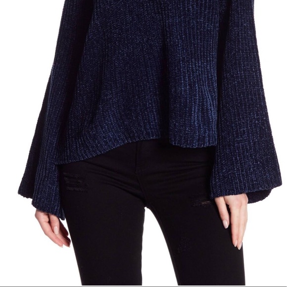 NWT 1. State Bell Sleeve Cold Shoulder Sweater - Picture 4 of 4